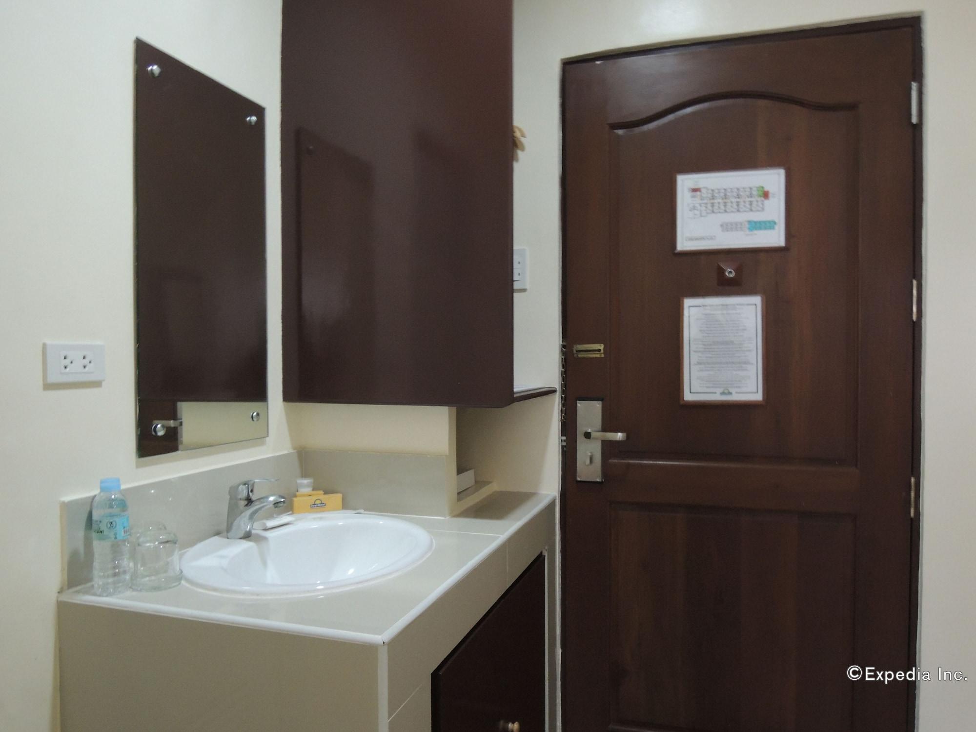 Days Hotel Cebu - Toledo Екстер'єр фото